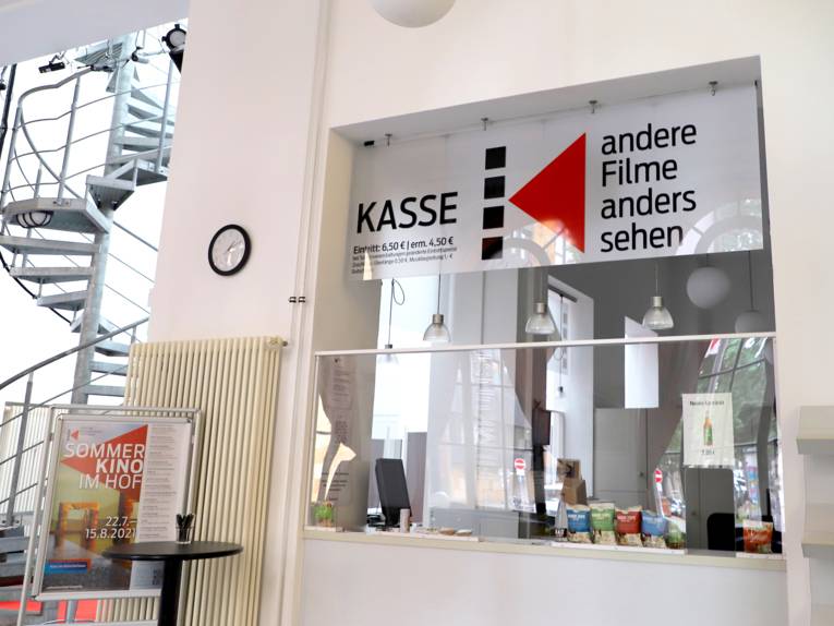 zu sehen ist der Kassenbereich des Kinos